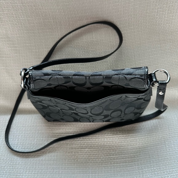 Coach Cross Body Bag - Picture 5 of 9